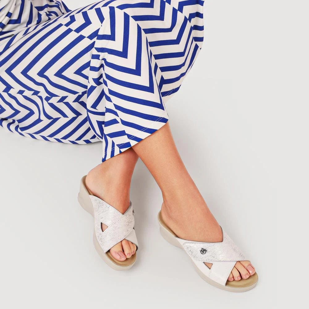 Anatomic Self-Moulding Mules - FLY41034 / 326 675 - White - Image 5