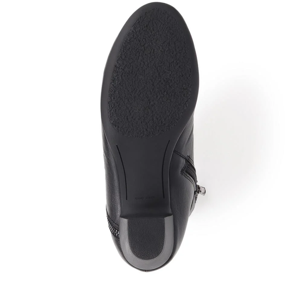 Block-Heeled Ankle Boots - ESFA40003 / 326 242 - Black - Image 4