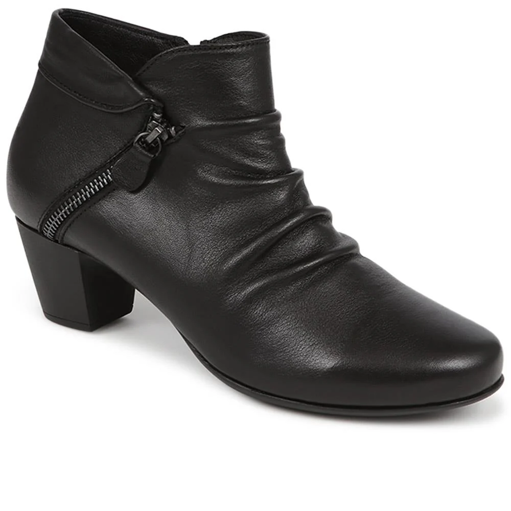 Block-Heeled Ankle Boots - ESFA40003 / 326 242 - Black