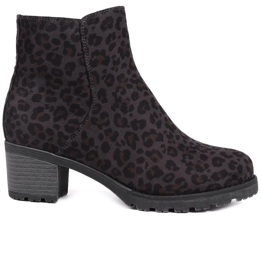 Block-Heeled Ankle Boots - WOIL40035 / 326 165 - Grey Leopard - Image 2