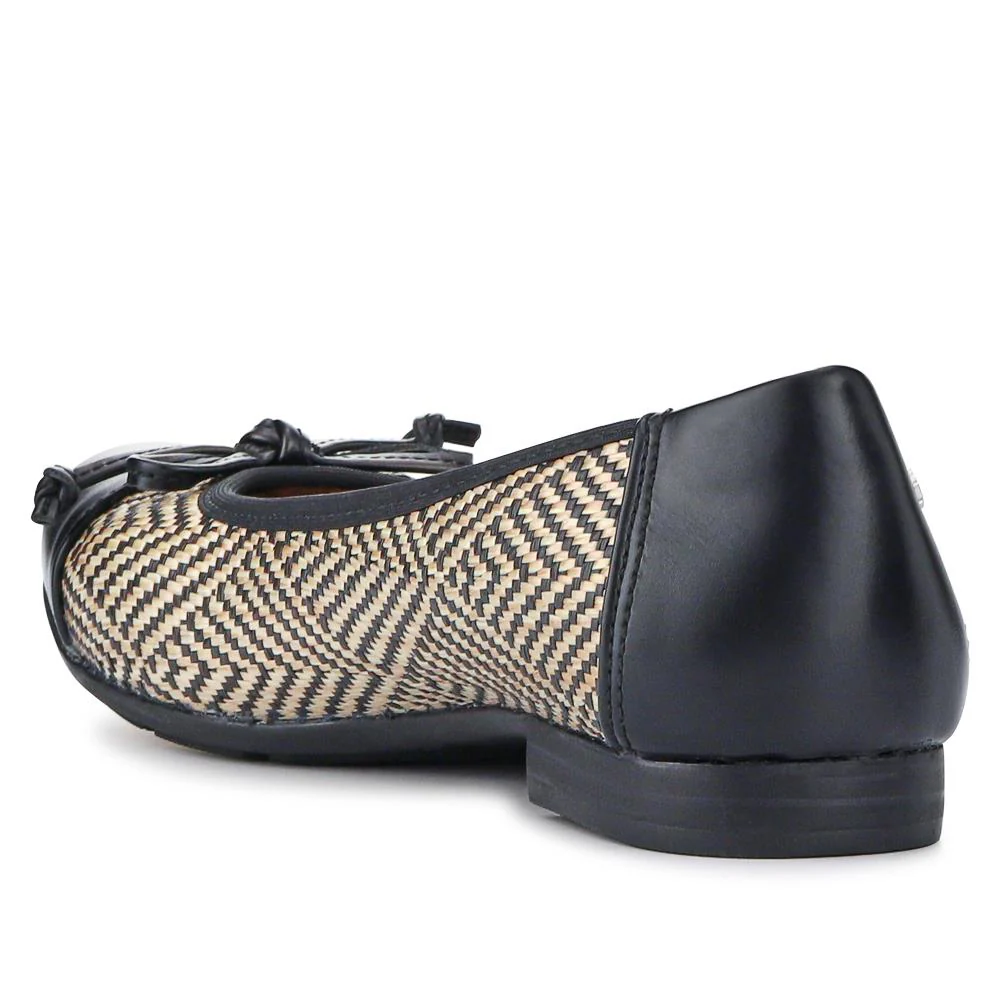 Bow-Detailed Two-Tone Pumps - WBINS41013 / 327 203 - Black - Image 3