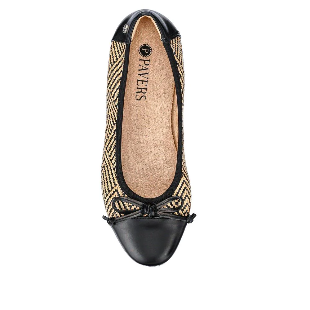 Bow-Detailed Two-Tone Pumps - WBINS41013 / 327 203 - Black - Image 4