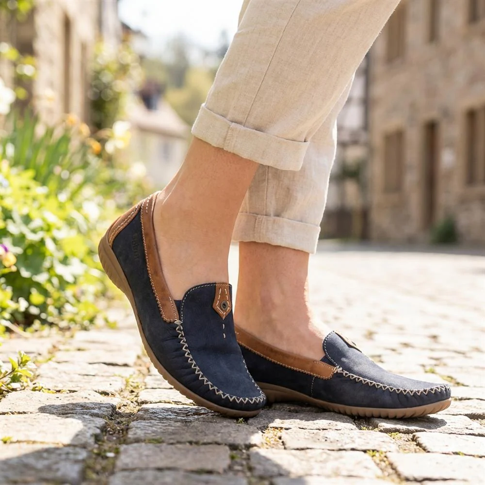 California Gabor Leather Stitched-Detail Loafers - GAB41531 / 327 037 - Navy Tan - Image 2