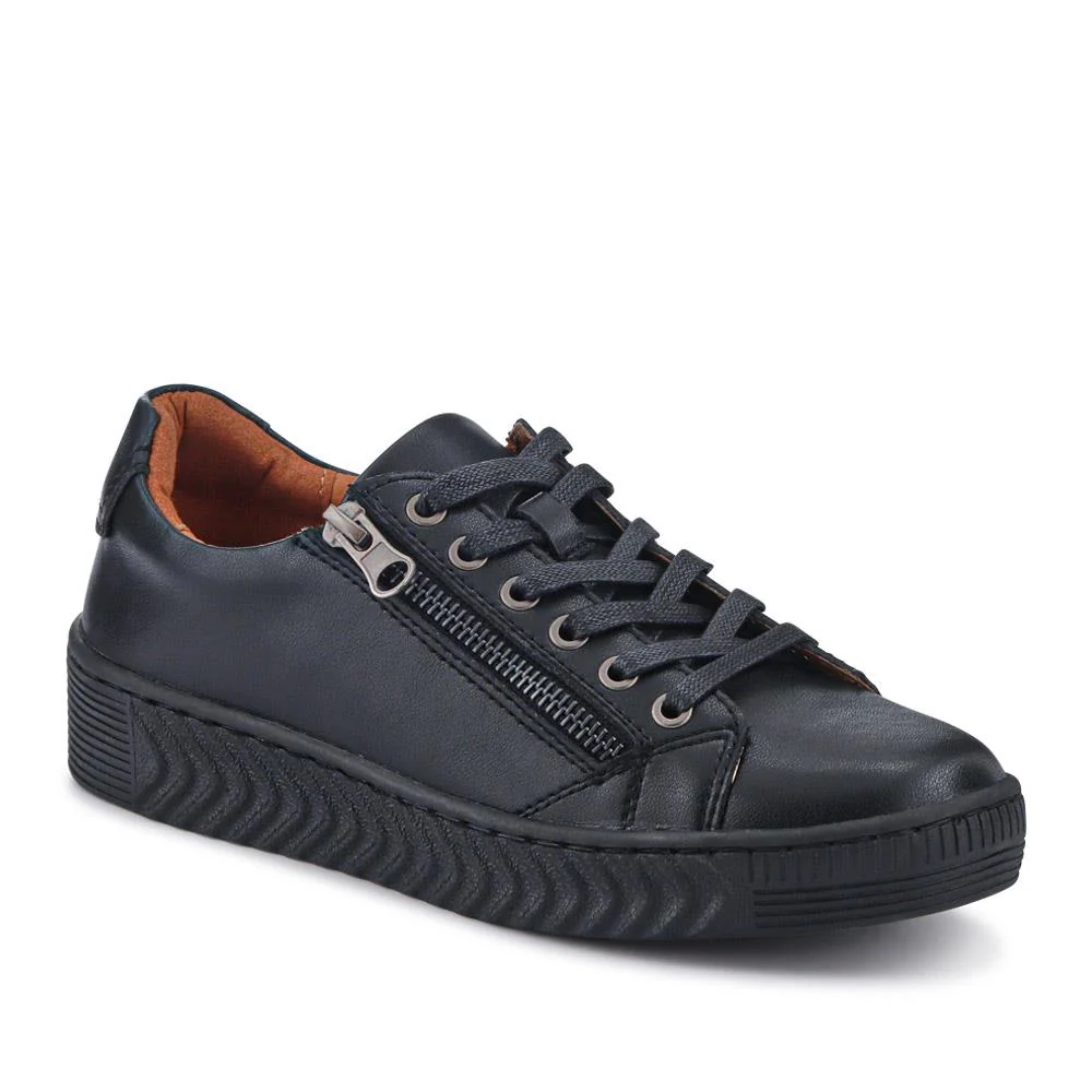 Casual Leather Trainers - BRK41000 / 326 649 - Black