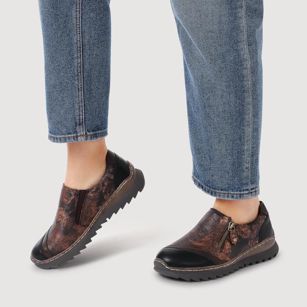 Casual Slip-On Shoes - PINYI41000 / 327 080 - Brown Croc - Image 5