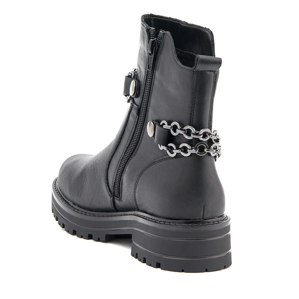 Chain-Detailed Ankle Boots - DRS40503 / 325 668 - Black - Image 3