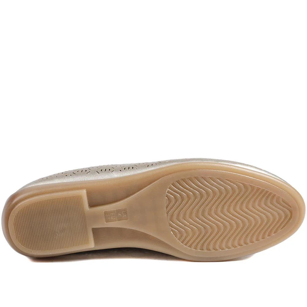 Chic Stitch & Turn Slip On Shoes - UPSKY43004 / 329 002 - Gold - Image 6