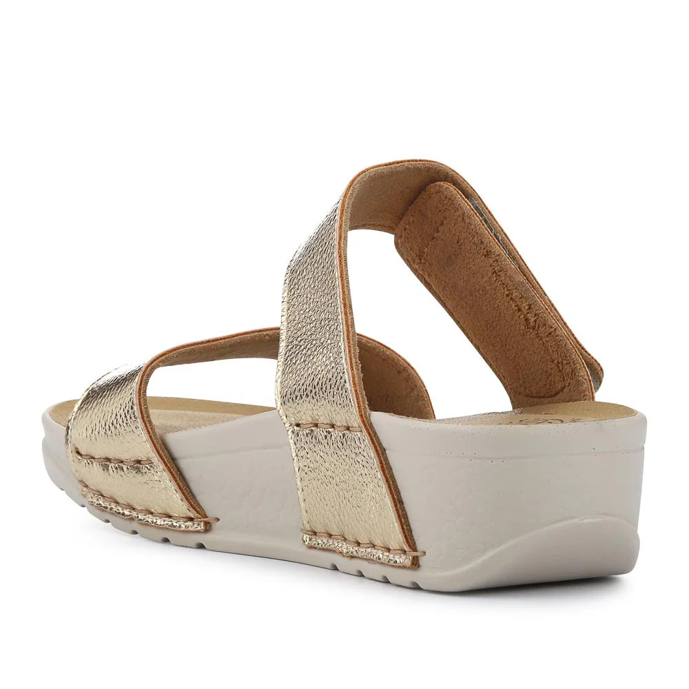 Chunky Dual-Strap Touch-Fasten Sandals - FLY41027 / 326 669 - Gold - Image 3