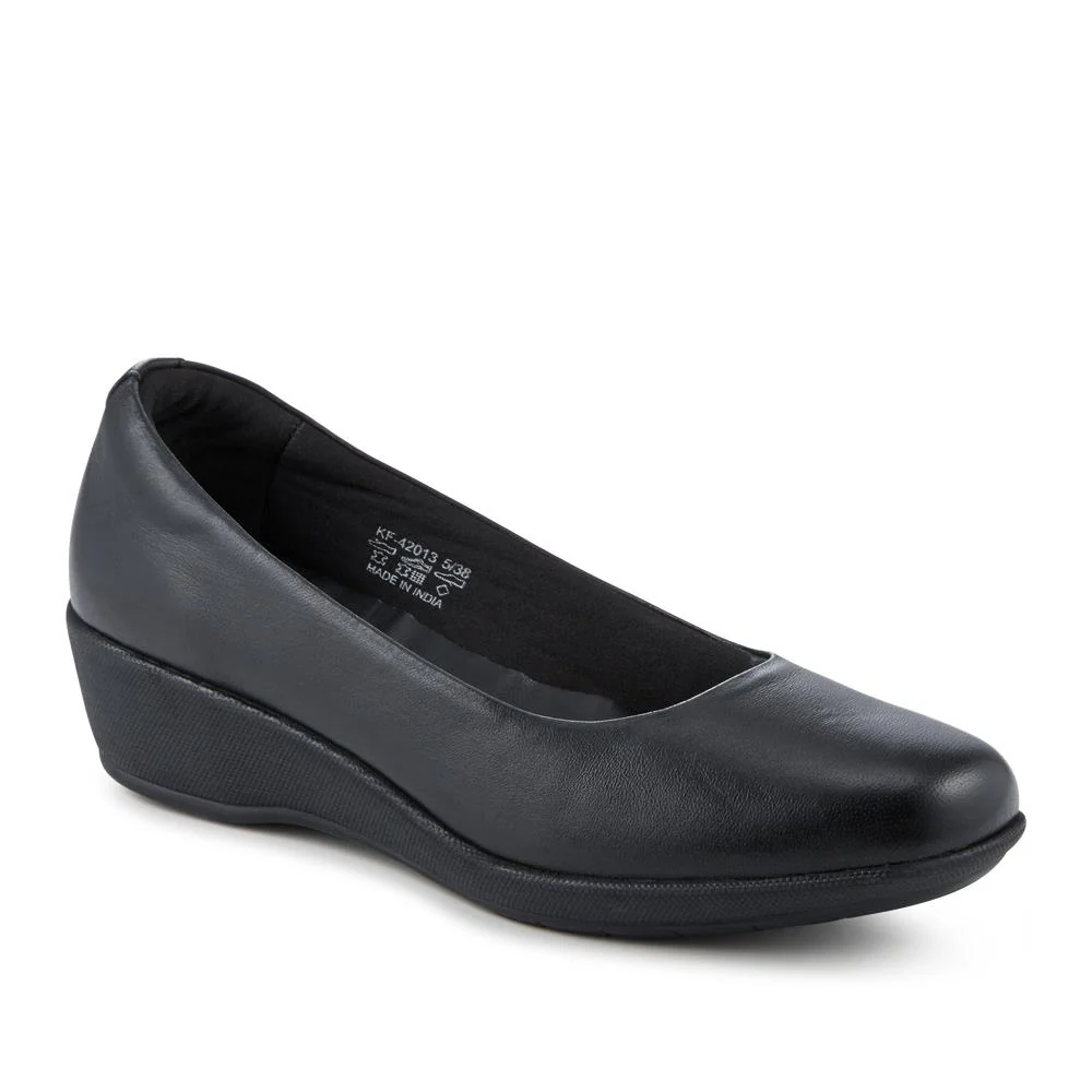 Cushioned Lightweight Leather Slip On Shoes - KF42013 / 328 230 - Black