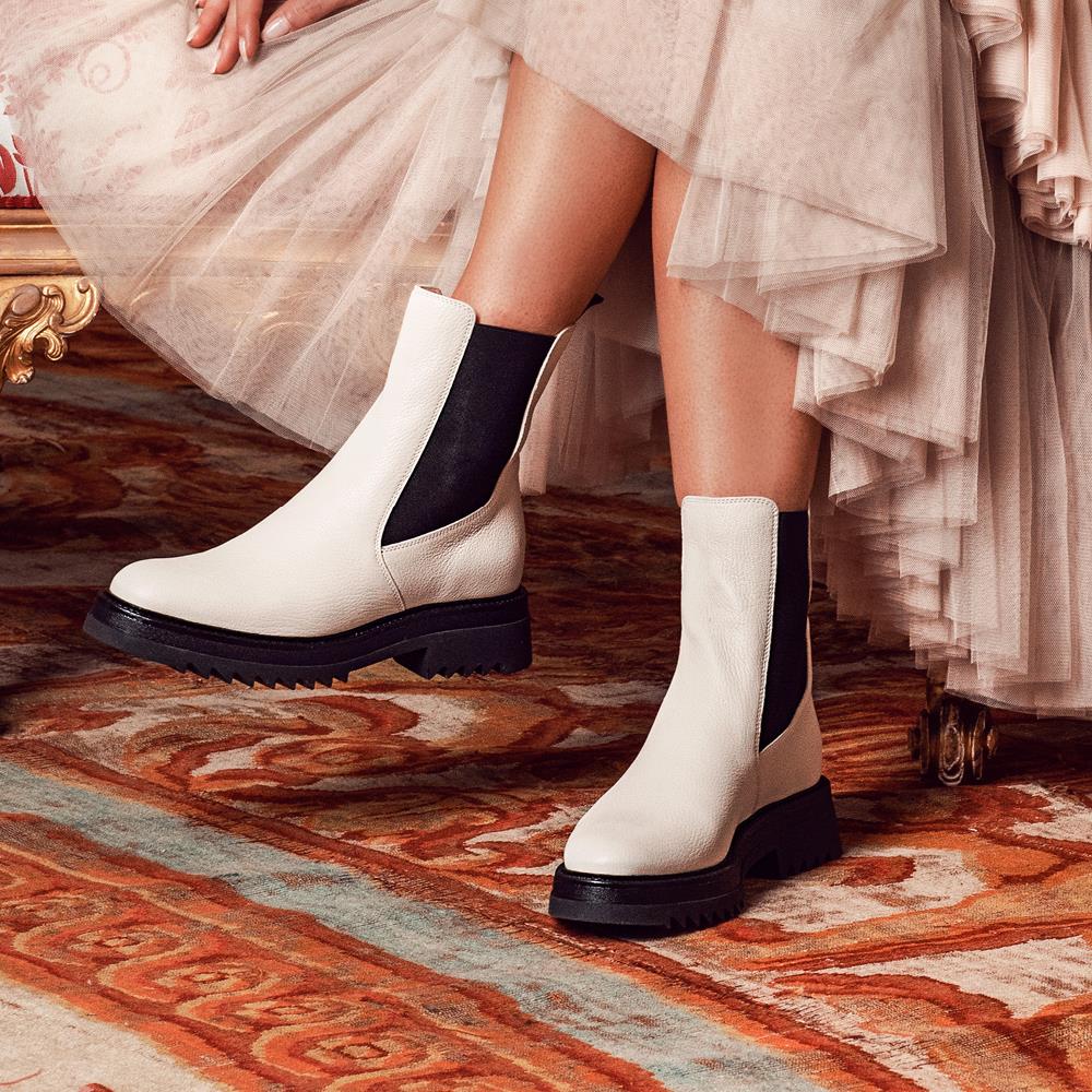 Denno Chunky Chelsea Boots - DENNO / 320 531 - Off White - Image 5