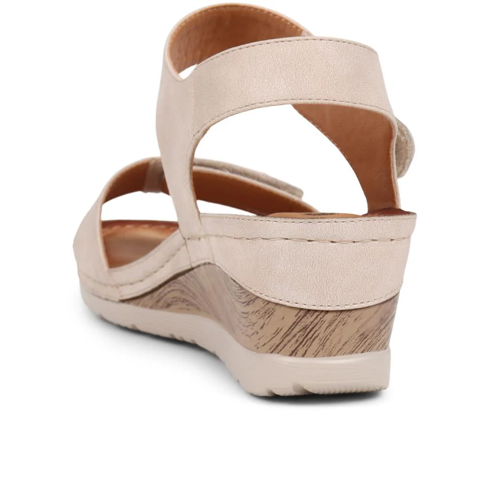 Double-Strap Touch-Fasten Wedge Sandals  - WOIL39033 / 325 303 - Beige - Image 3