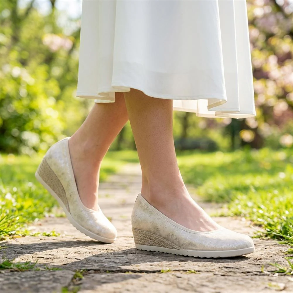 Espadrille Trim Wedge Pumps - WBINS43008 / 329 175 - Soft Gold - Image 2