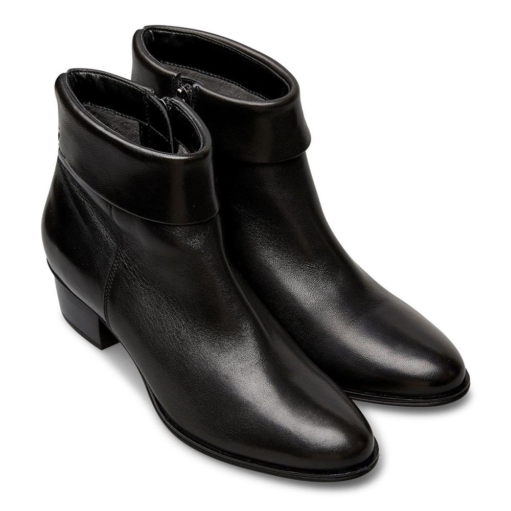 Essential Comfort Boots D Fit - DOVE - Dove / null - Black Leather