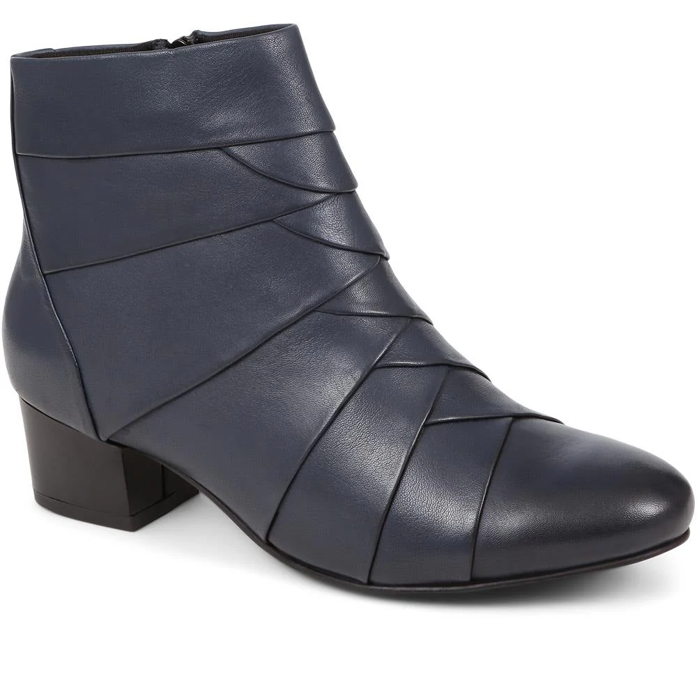 Everyday Leather Ankle Boots - MAGNU38003 / 324 540 - Navy