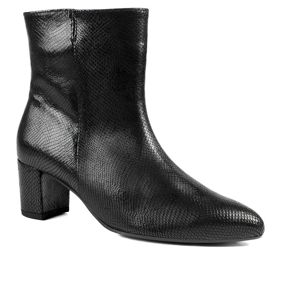 Gabor Leather Block Heel Ankle Boots - GAB42028 / 329 520 - Black