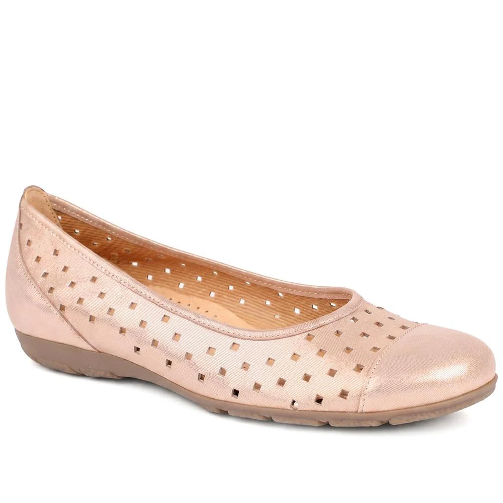 Gabor Leather Perforated Style Pumps - GABC44516 / 330 256