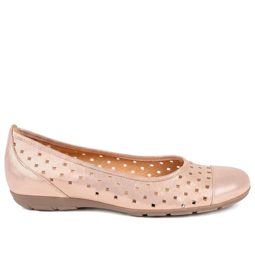 Gabor Leather Perforated Style Pumps - GABC44516 / 330 256 - Rose Gold - Image 2