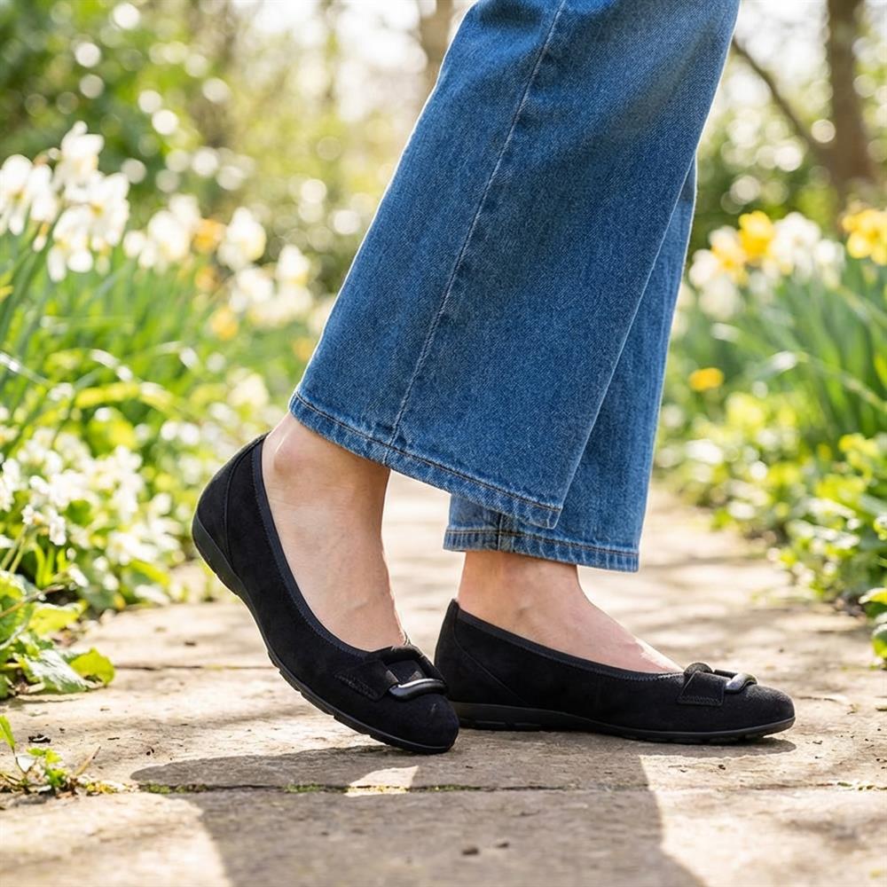 Gabor Raven Leather Ballet Pumps - GAB42025 / 329 523 - Black - Image 2