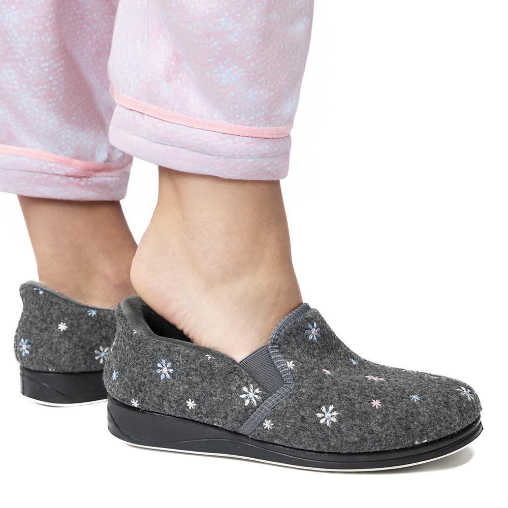 Easy Step In Memory Foam Slippers - QING42015 / 327 960 - Grey - Image 5