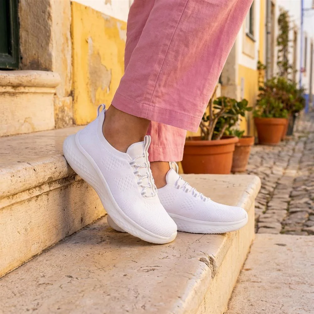 Wide Fit Easy Step In Bungee Lace Trainers - BRK42002 / 328 108 - White - Image 2