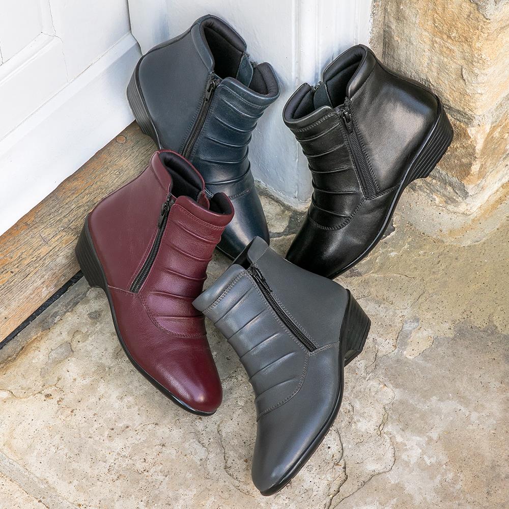 Leather Ankle Boot - KF34007 / 320 900 - Black - Image 5