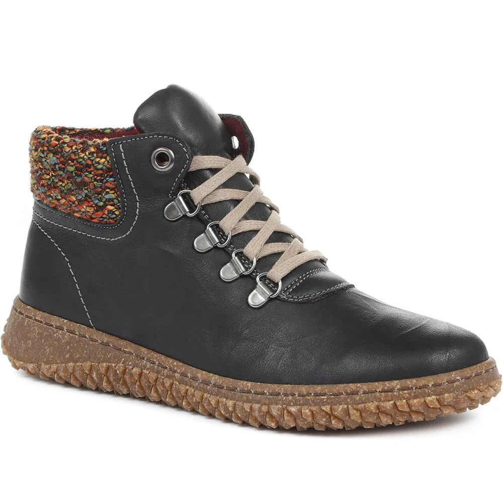 Leather Ankle Boots - HAK32015 / 319 263