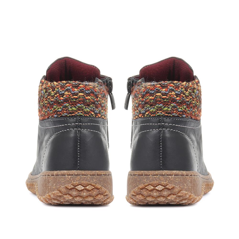 Leather Ankle Boots - HAK32015 / 319 263 - Black - Image 3