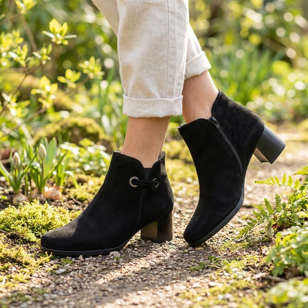 Leather Ankle Boots With Block Heel - GAB42020 / 329 514 - Black - Image 2