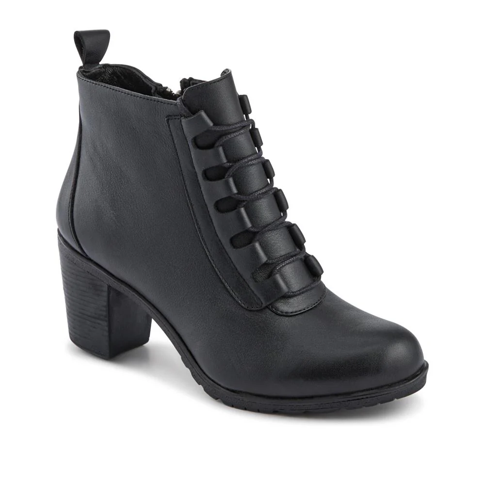 Leather Block Heeled Lace-Up Boots - VED42000 / 328 392