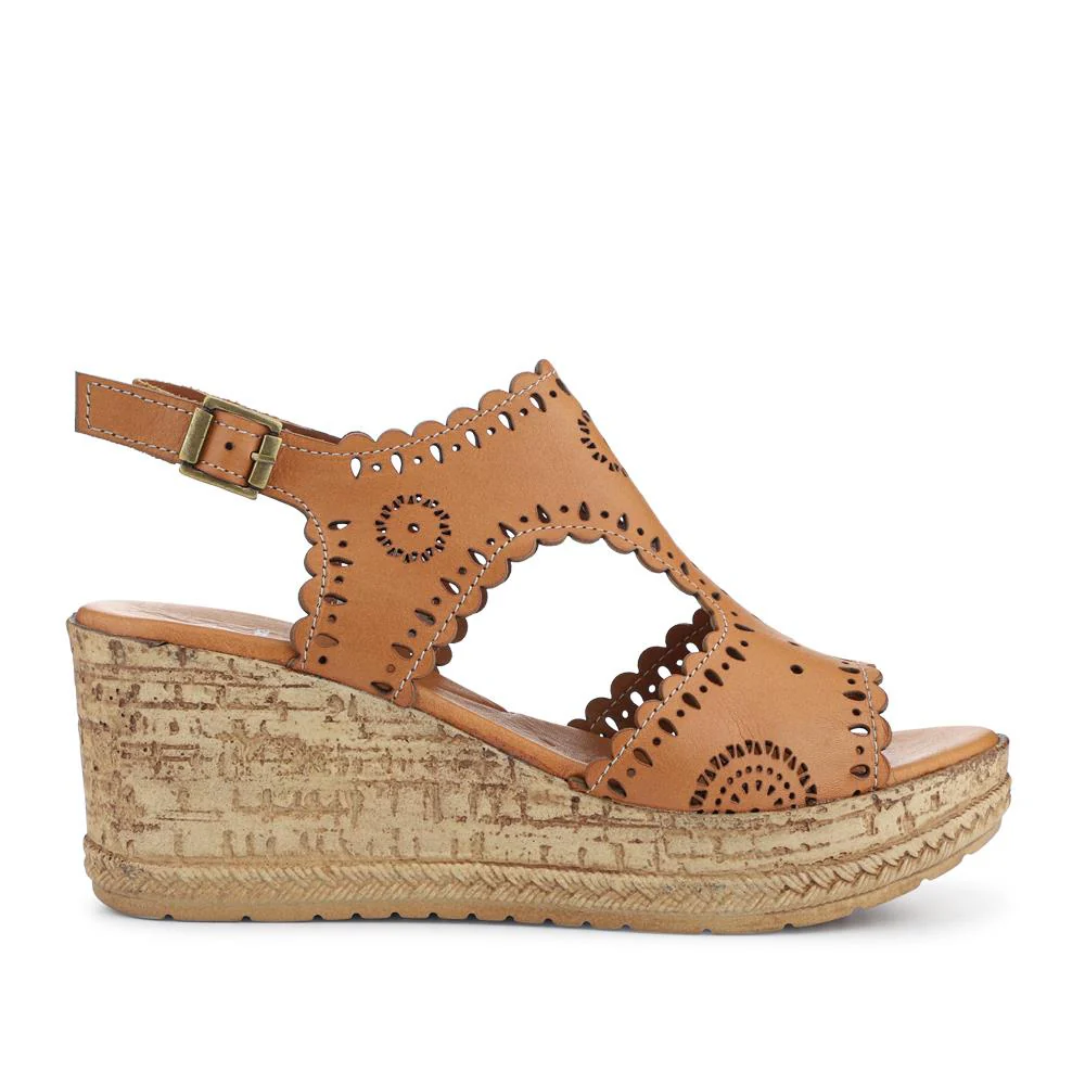 Leather Buckle-Fastening Wedge Sandals - LUCK41012 / 327 609 - Tan - Image 2