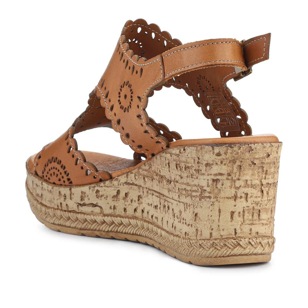 Leather Buckle-Fastening Wedge Sandals - LUCK41012 / 327 609 - Tan - Image 3