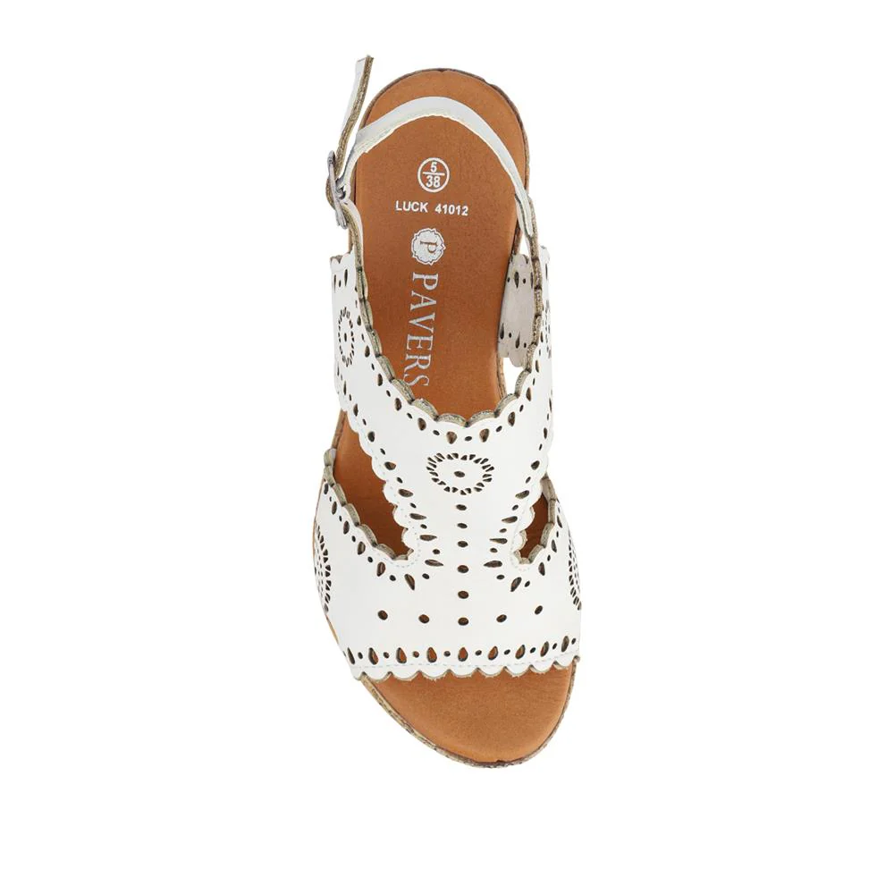 Leather Buckle-Fastening Wedge Sandals - LUCK41012 / 327 609 - White - Image 4