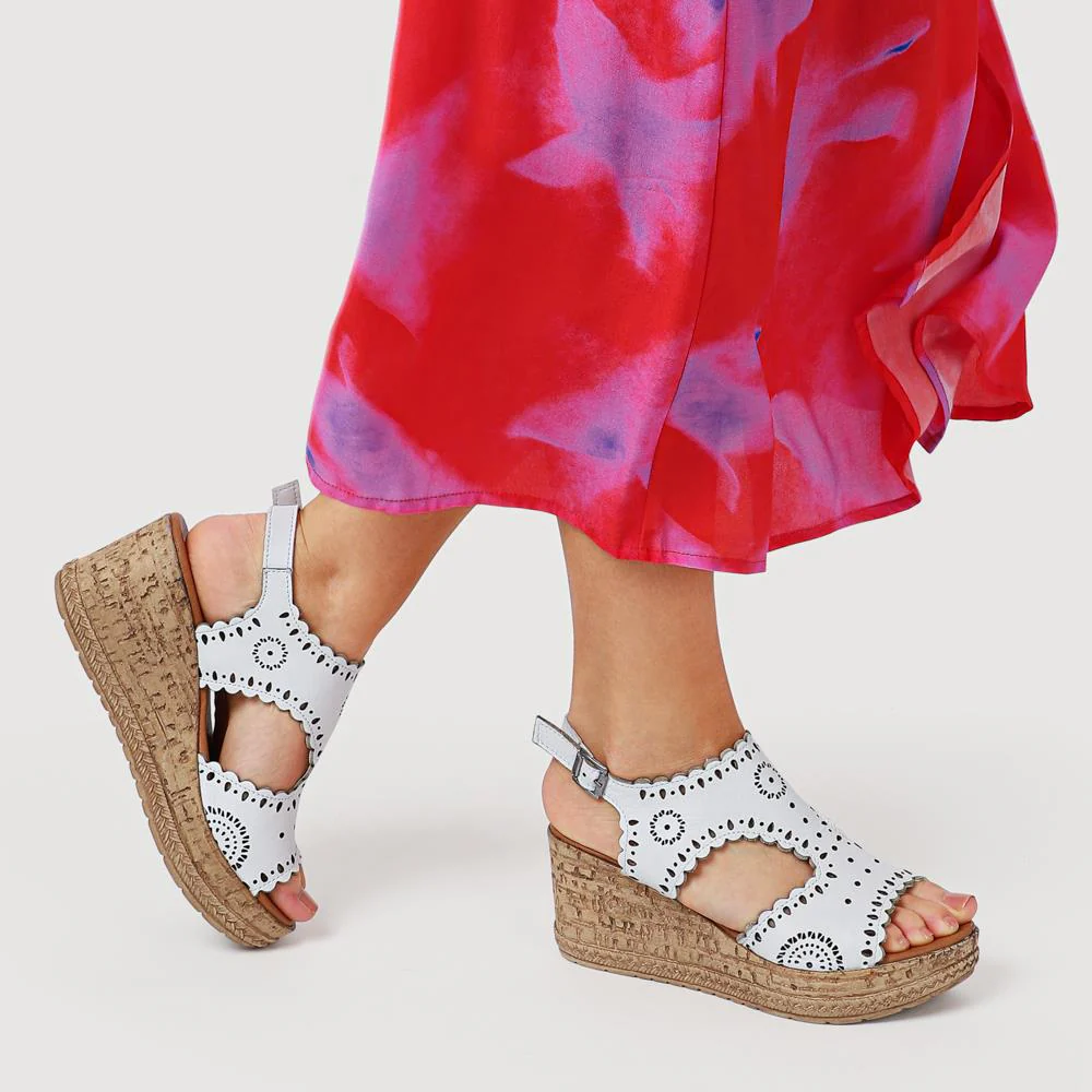 Leather Buckle-Fastening Wedge Sandals - LUCK41012 / 327 609 - White - Image 5