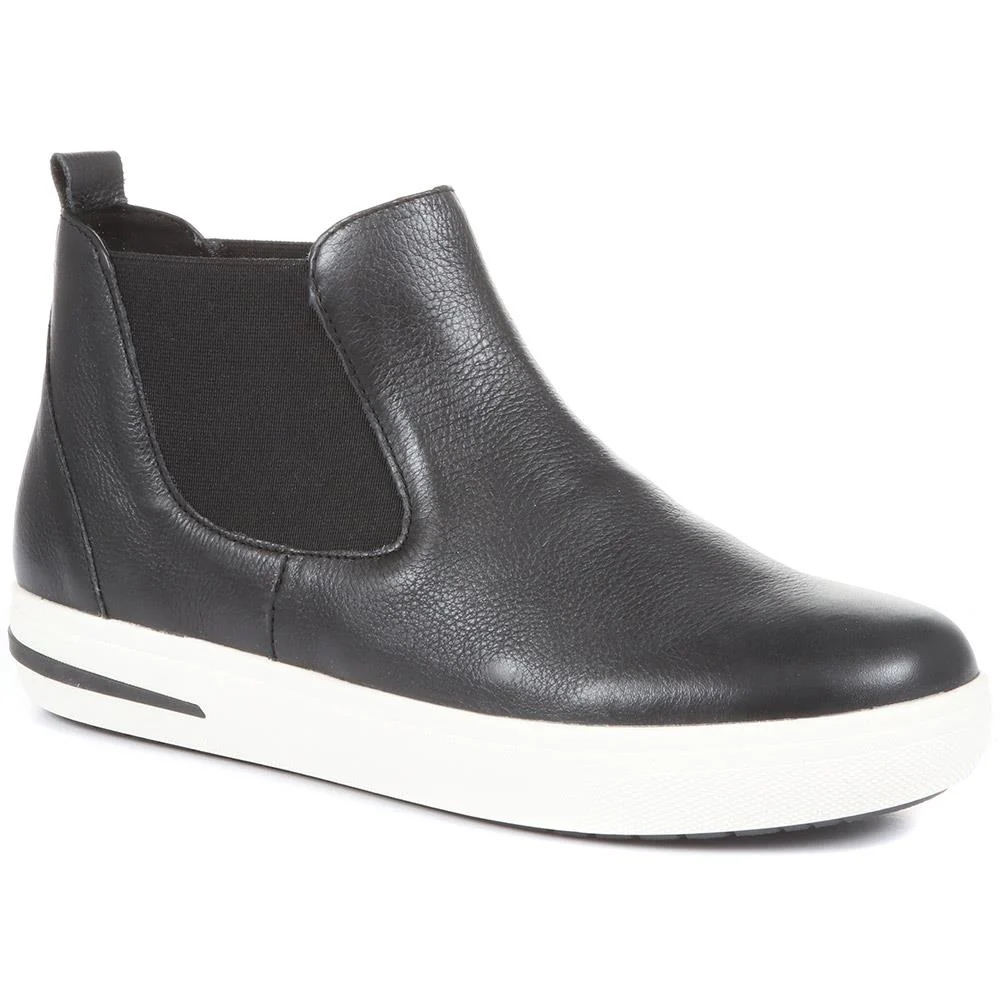 Leather Chelsea Boots - CAPRI34504 / 320 975 - Black