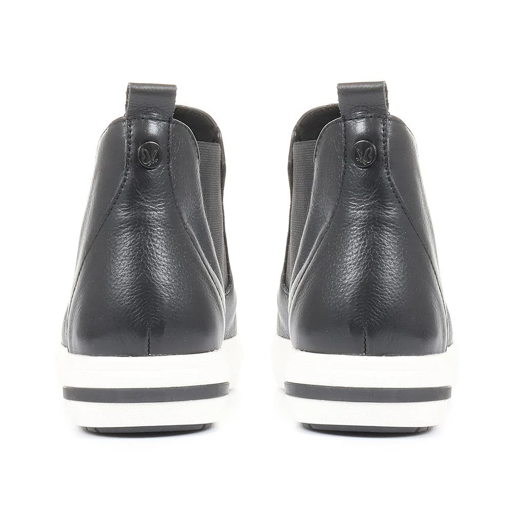 Leather Chelsea Boots - CAPRI34504 / 320 975 - Black - Image 3