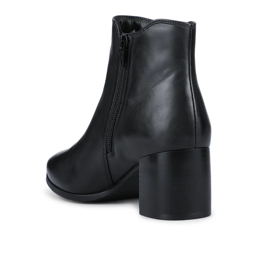 Leather Elasticated Heeled Ankle Boots - FBFOO42002 / 328 516 - Black - Image 4