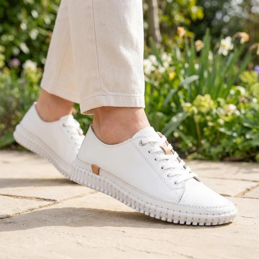 Leather Flexible Lightweight Lace Up Trainers - BRK43031 / 328 944 - White - Image 2