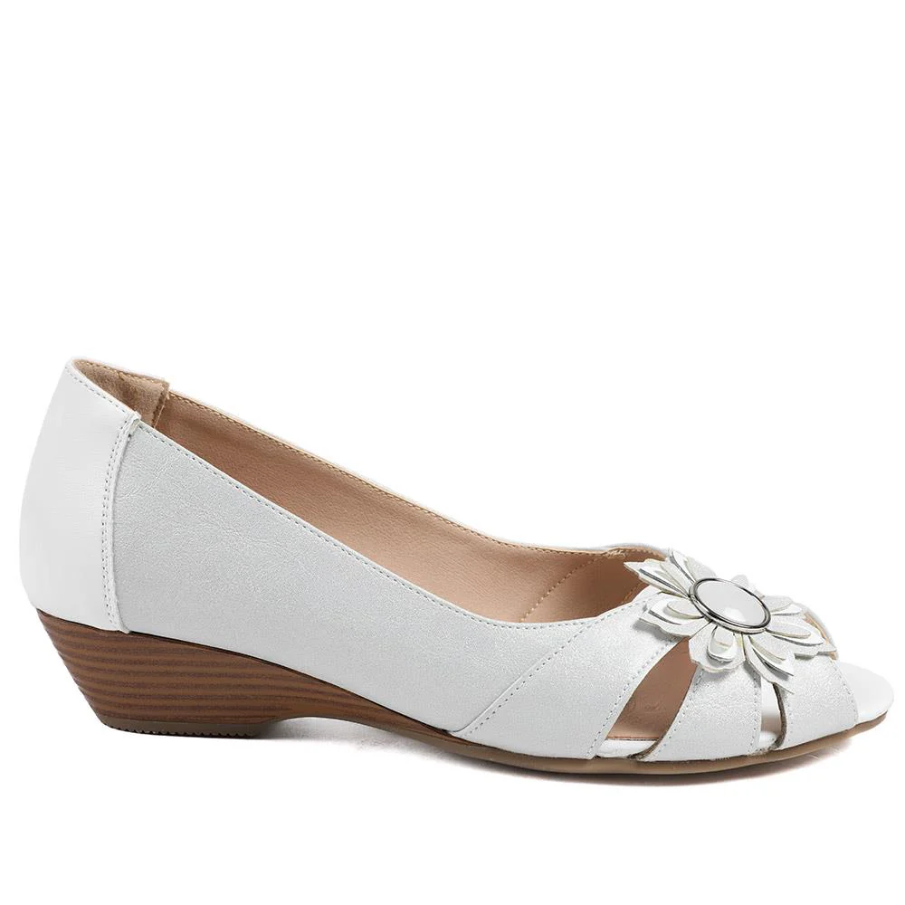 Flower Detail Peep Toe Wedge Pumps - WLIG43000 / 328 886 - Silver - Image 3