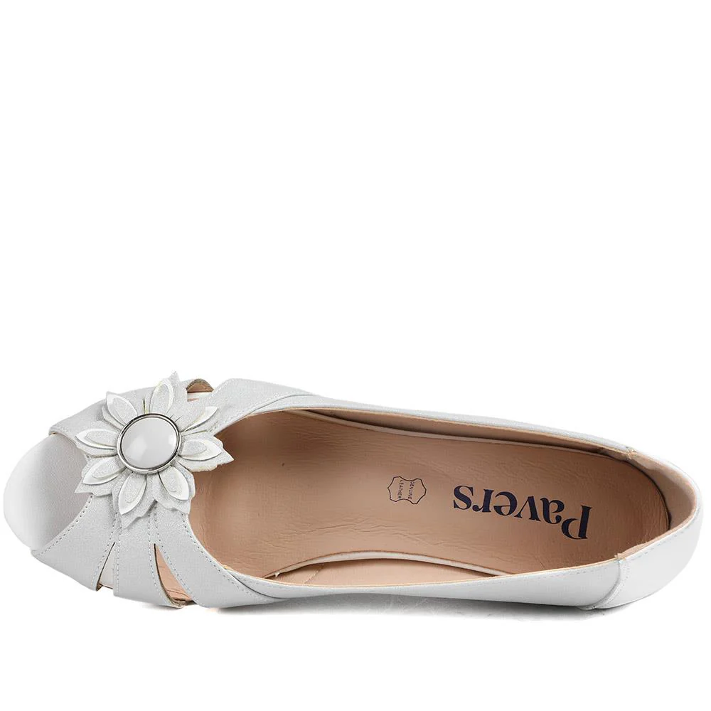 Flower Detail Peep Toe Wedge Pumps - WLIG43000 / 328 886 - Silver - Image 5