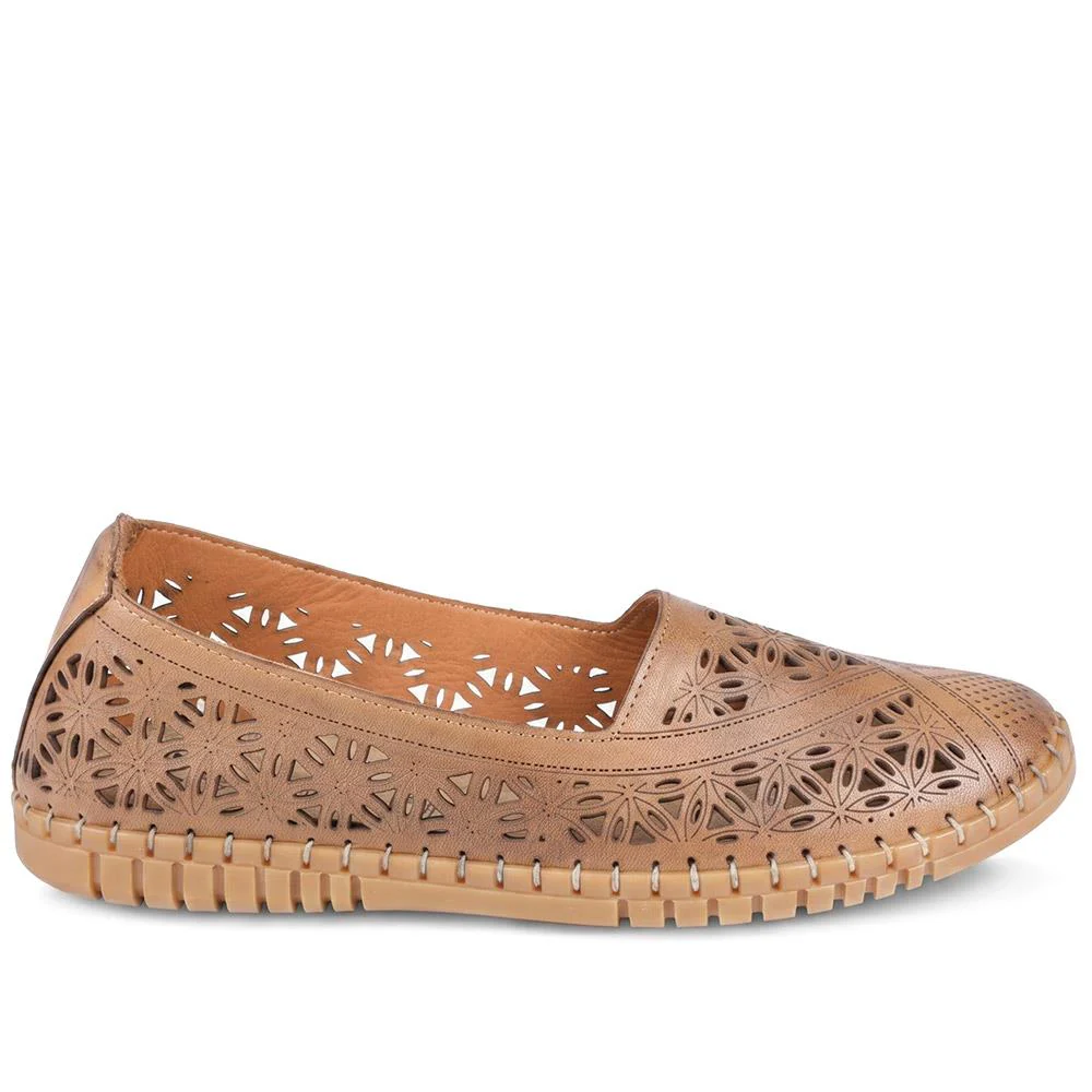 Leather Laser Cut Pumps - KARY43001 / 328 826 - Tan - Image 2