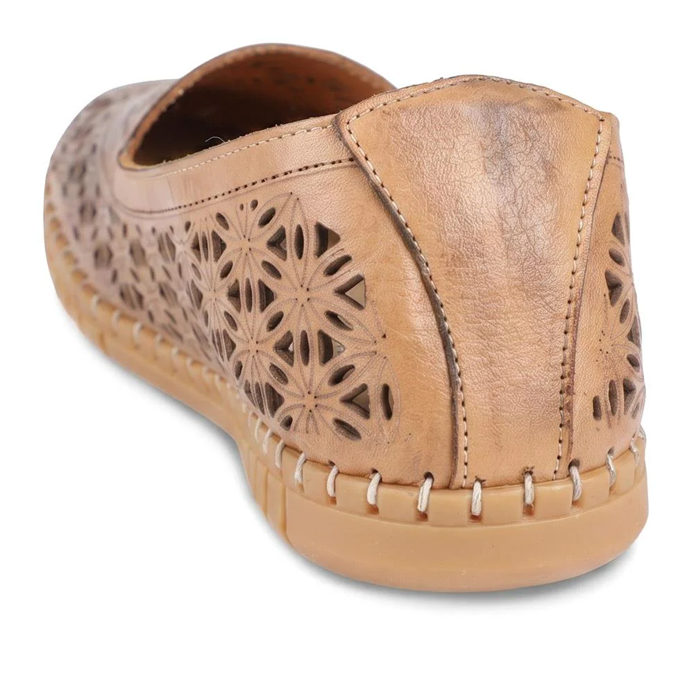 Leather Laser Cut Pumps - KARY43001 / 328 826 - Tan - Image 3