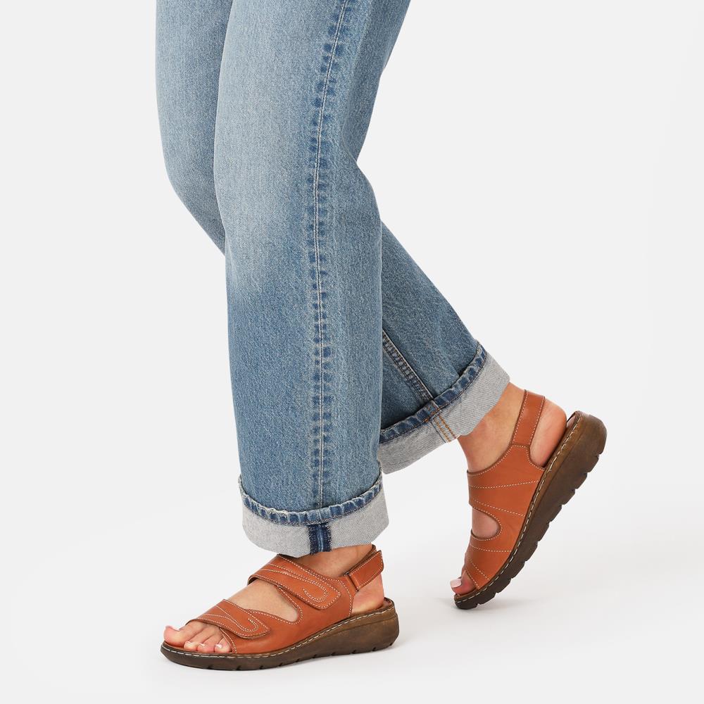 Leather Multi-Touch-Fasten Sandals - LUCK41006 / 327 426 - Tan - Image 5