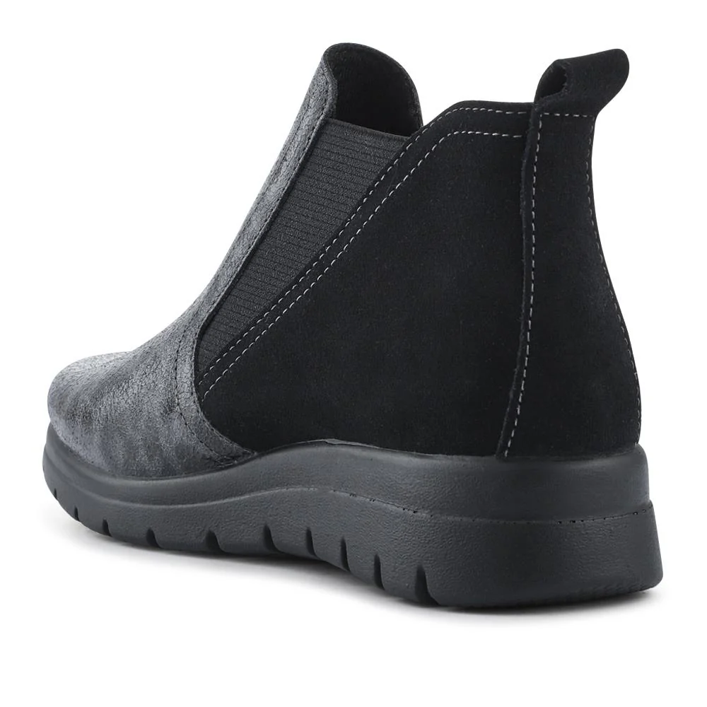 Leather Slip-On Boots - FLY42009 / 327 680 - Black Leopard - Image 3