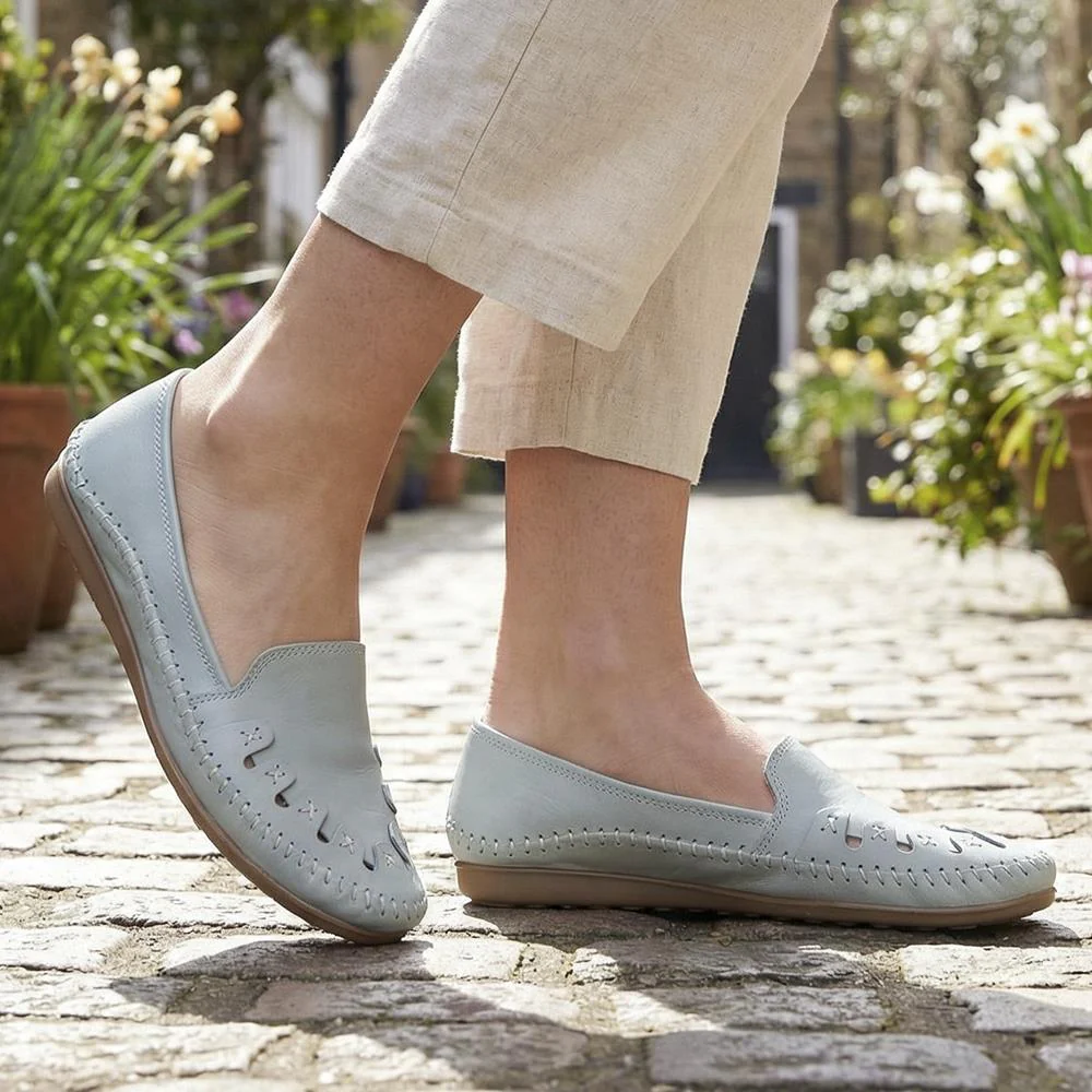 Leather Slip-On Pumps - GOKH29000 / 316 901 - Pale Blue - Image 2