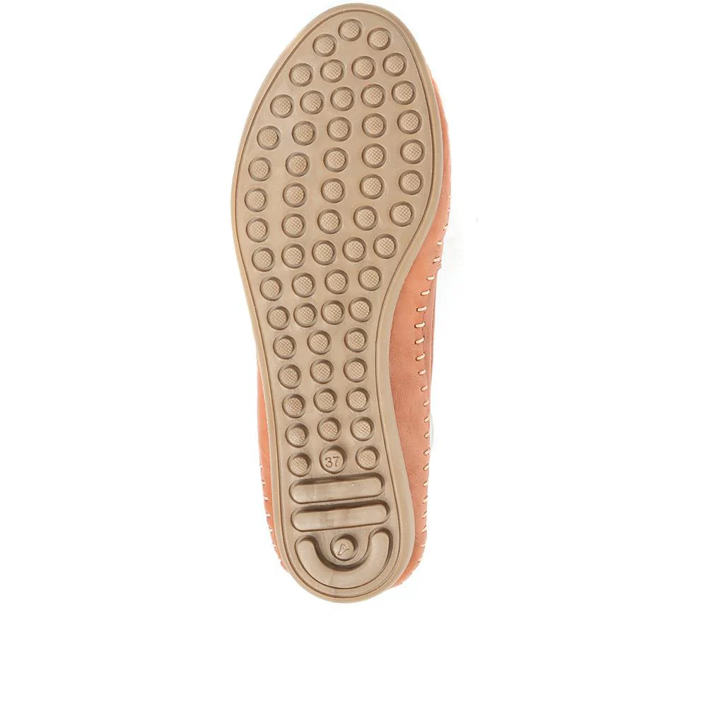 Leather Slip-On Pumps - GOKH29000 / 316 901 - Tan - Image 7