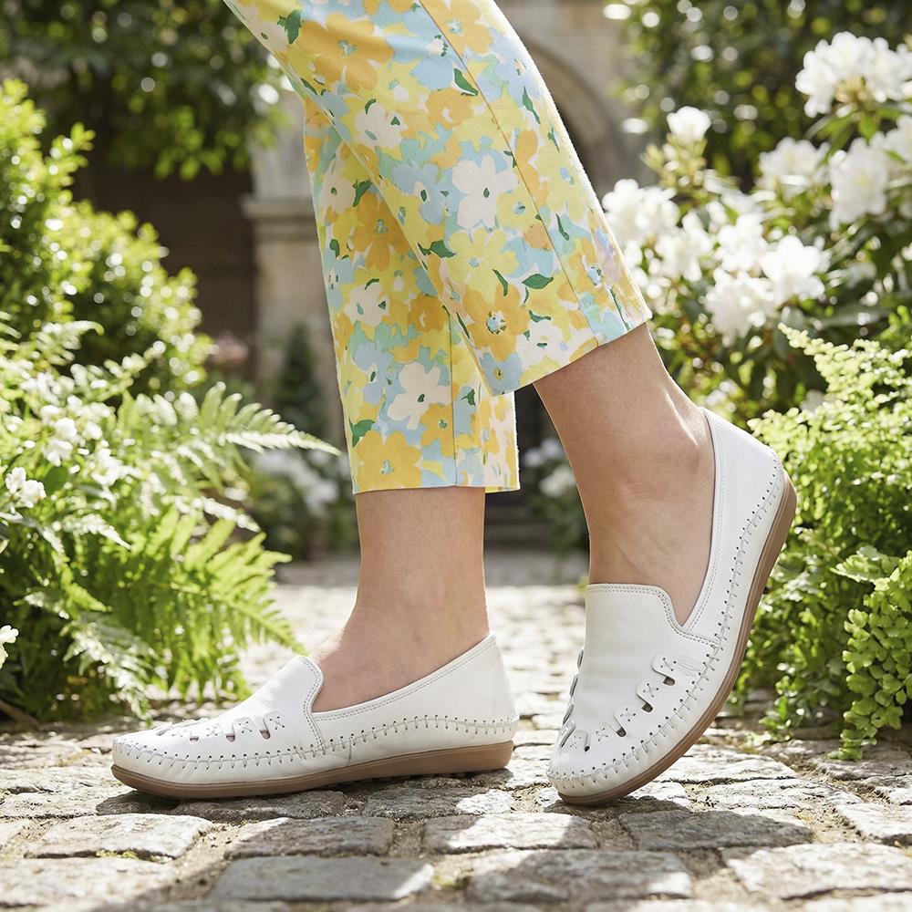 Leather Slip-On Pumps - GOKH29000 / 316 901 - White - Image 2
