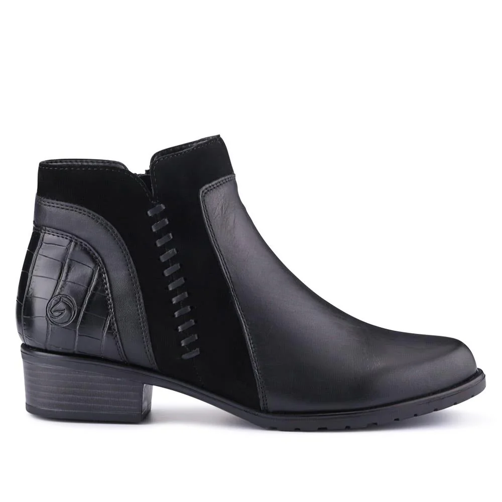 Leather Stitched Ankle Boots - DRS40512 / 326 359 - Black - Image 2