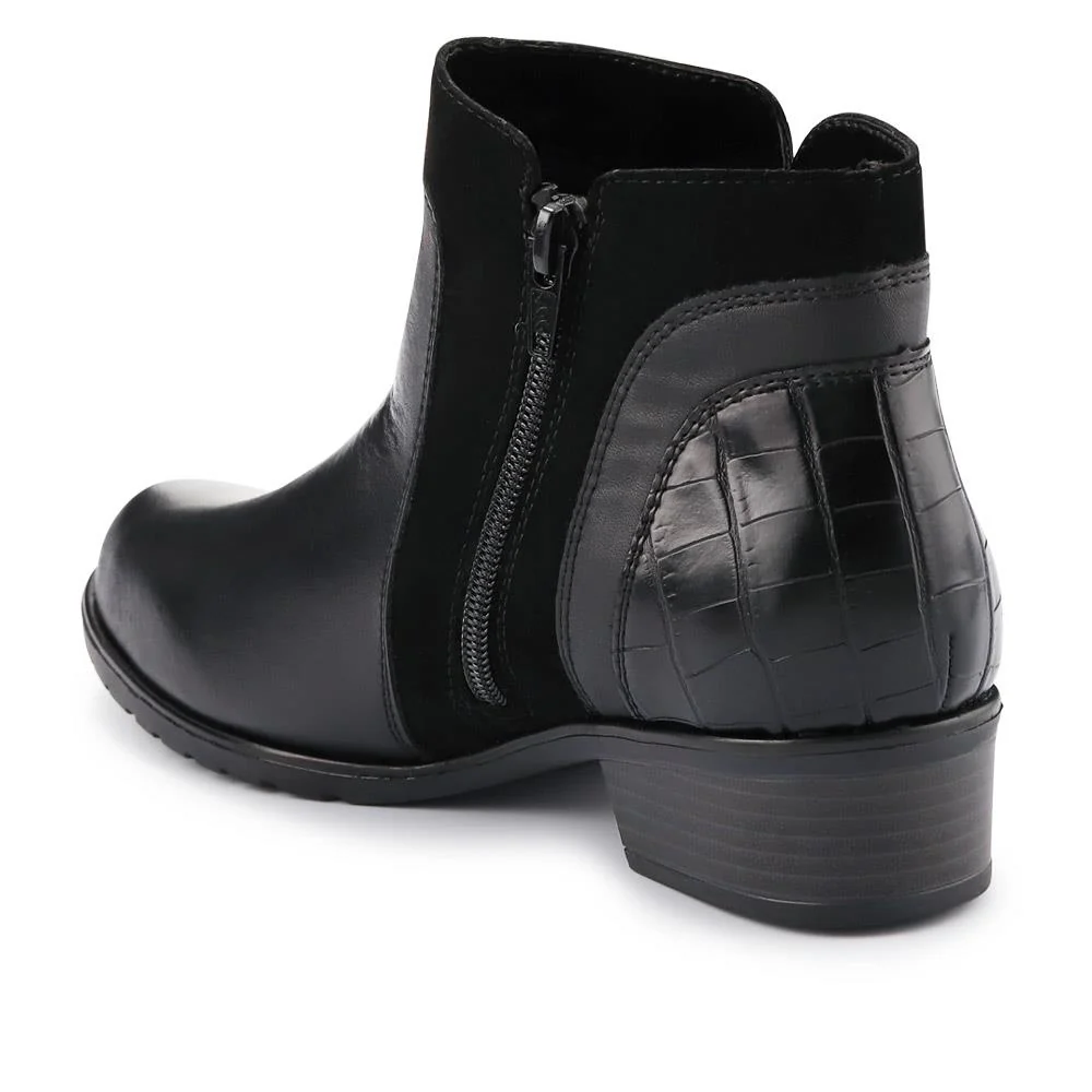 Leather Stitched Ankle Boots - DRS40512 / 326 359 - Black - Image 3