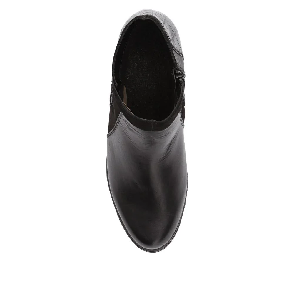 Leather Stitched Ankle Boots - DRS40512 / 326 359 - Black - Image 4