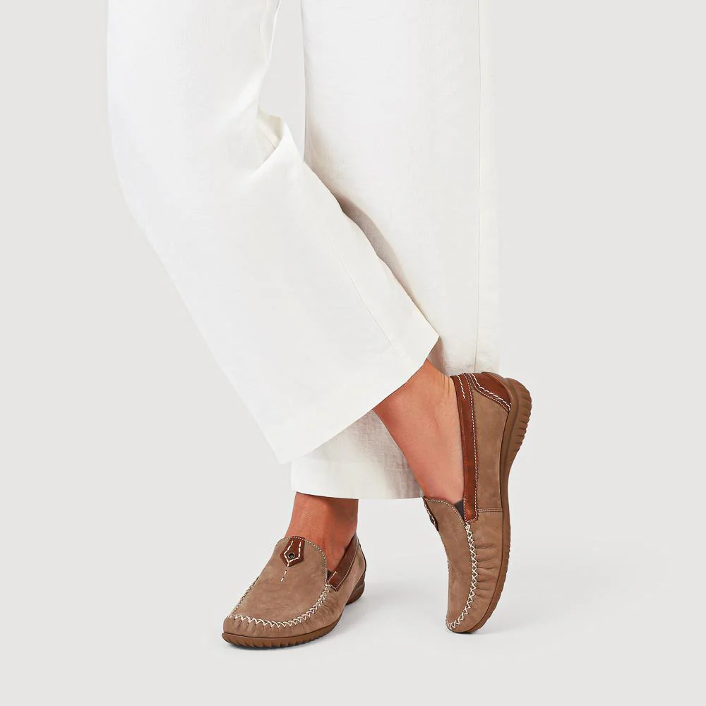California Gabor Leather Stitched-Detail Loafers - GAB41531 / 327 037 - Tan - Image 5